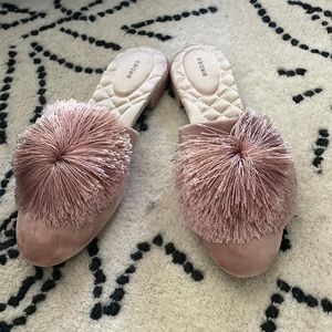 Birdies the Songbird slippers size 7.5